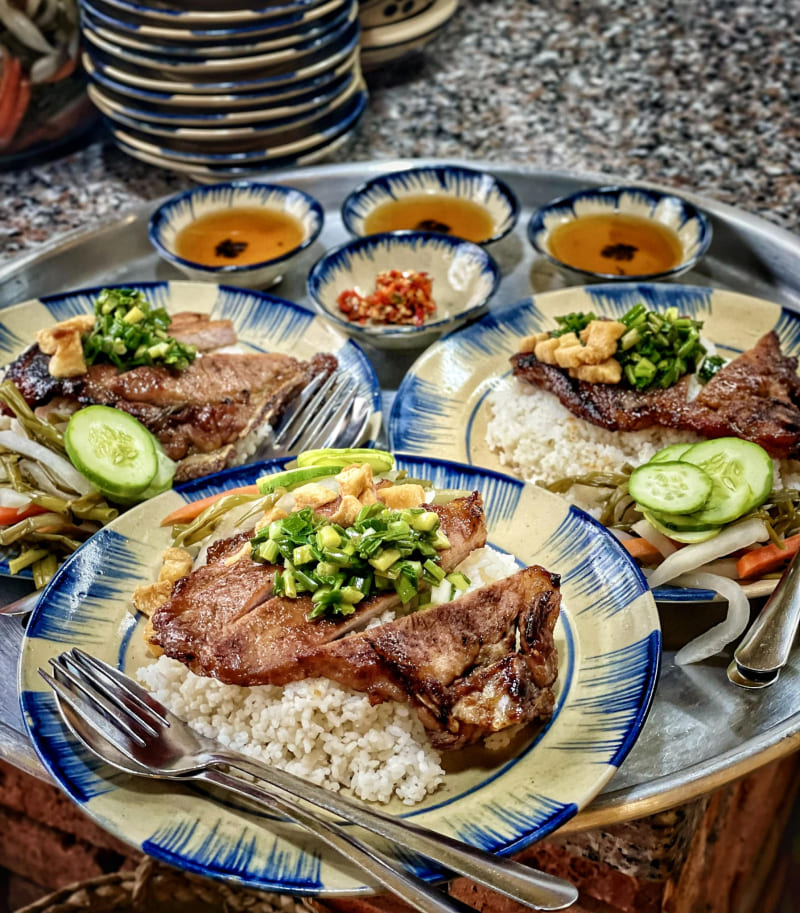Visit 7 broken rice restaurants in District 1 to enjoy delicious dishes typical of Saigon 4