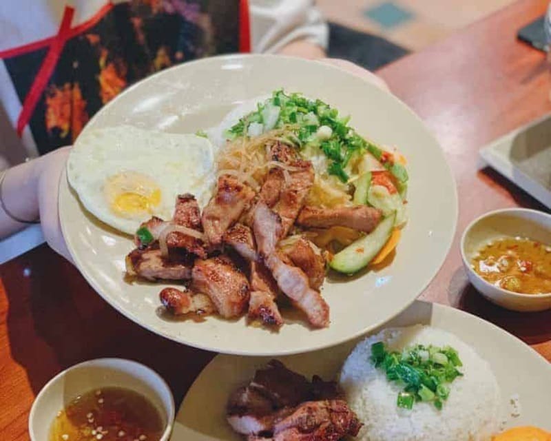 Visit 7 broken rice restaurants in District 1 to enjoy delicious dishes typical of Saigon 8