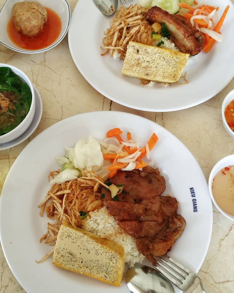 14 delicious Saigon broken rice restaurants that you must try right away 14