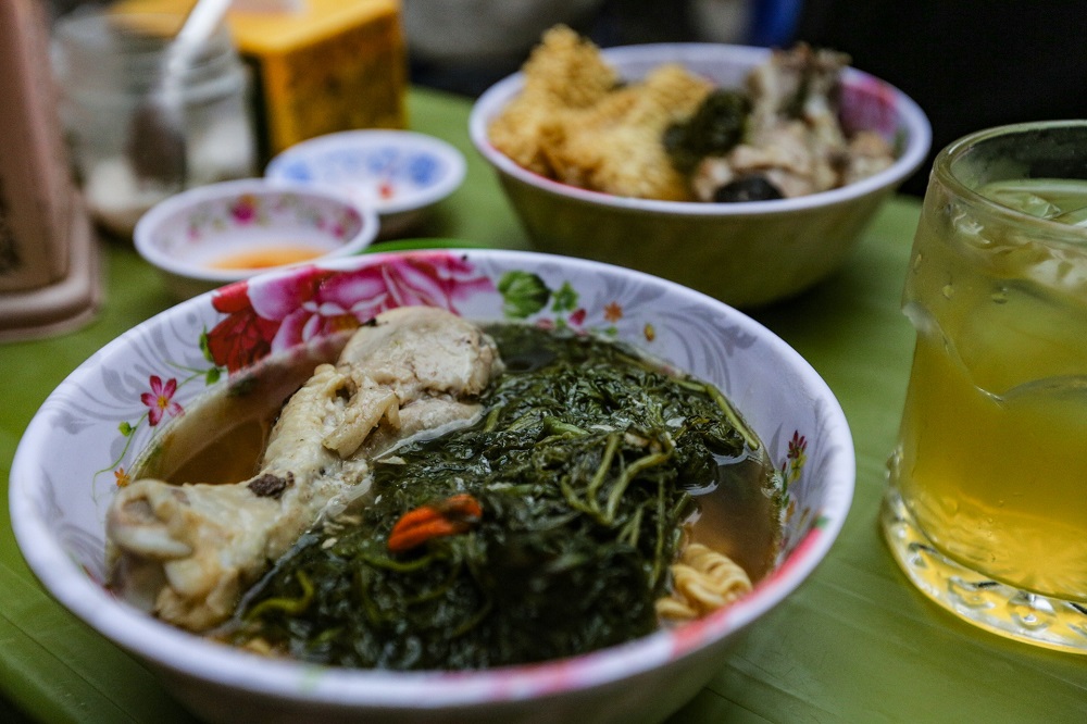 Numbness in front of 8 delicious Hanoi fried chicken restaurants famous near and far 5