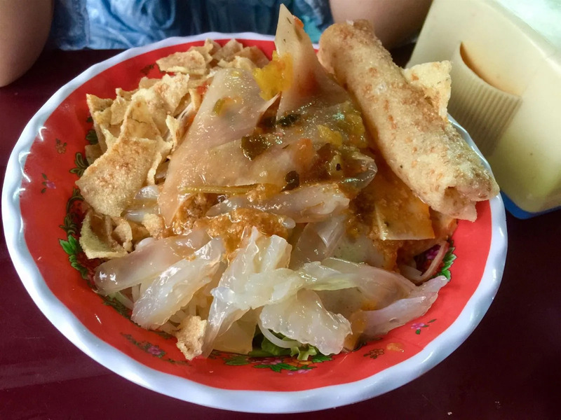 Con nuoc Hue, a cool specialty to cool down summer days in Hue 9