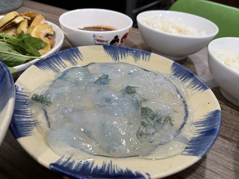 Con nuoc Hue, a cool specialty to cool down summer days in Hue 7