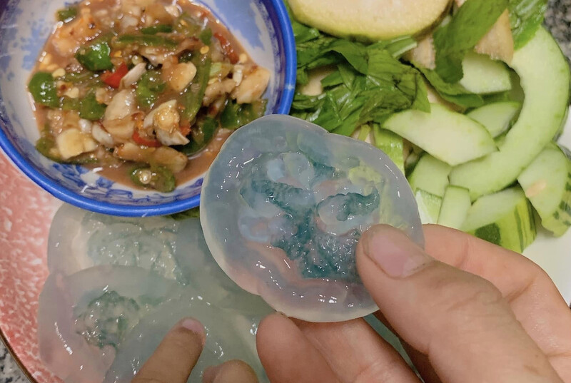 Con nuoc Hue, a cool specialty to cool down summer days in Hue 6