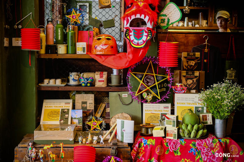 Check out 5 Cong Cafe shops with beautiful views in the heart of Saigon 6