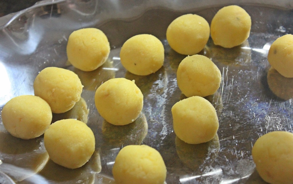 Elaborate craft of making five-colored it cakes from Hue 6