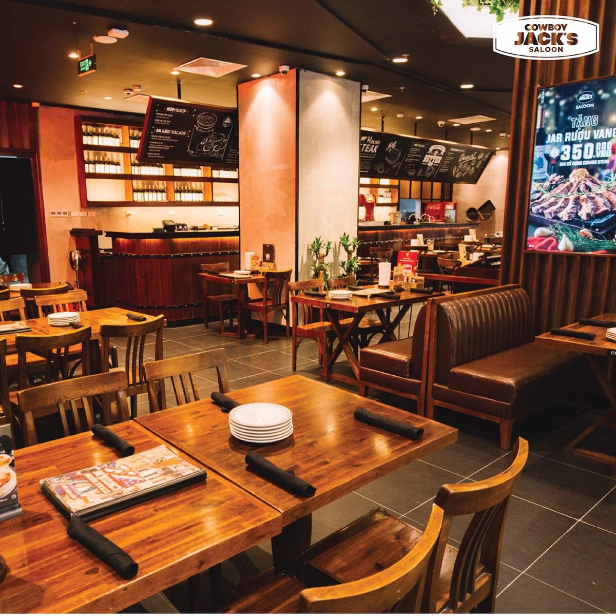 Cowboy Jack's Saloon Hanoi - American restaurant chain worth experiencing in the heart of the capital 3