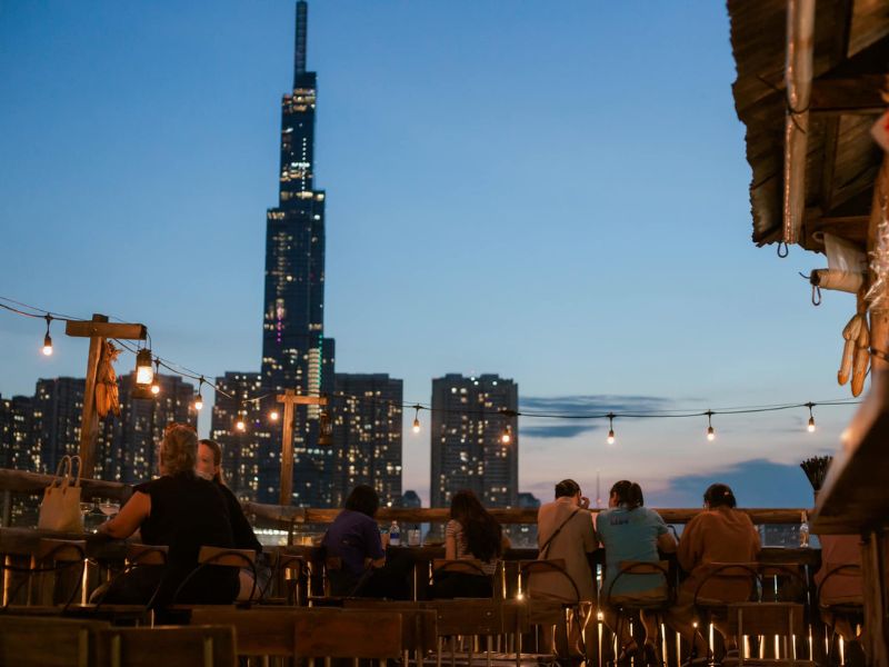 Firewood Rooftop: Review and experience all branches of the extremely chill bar 4