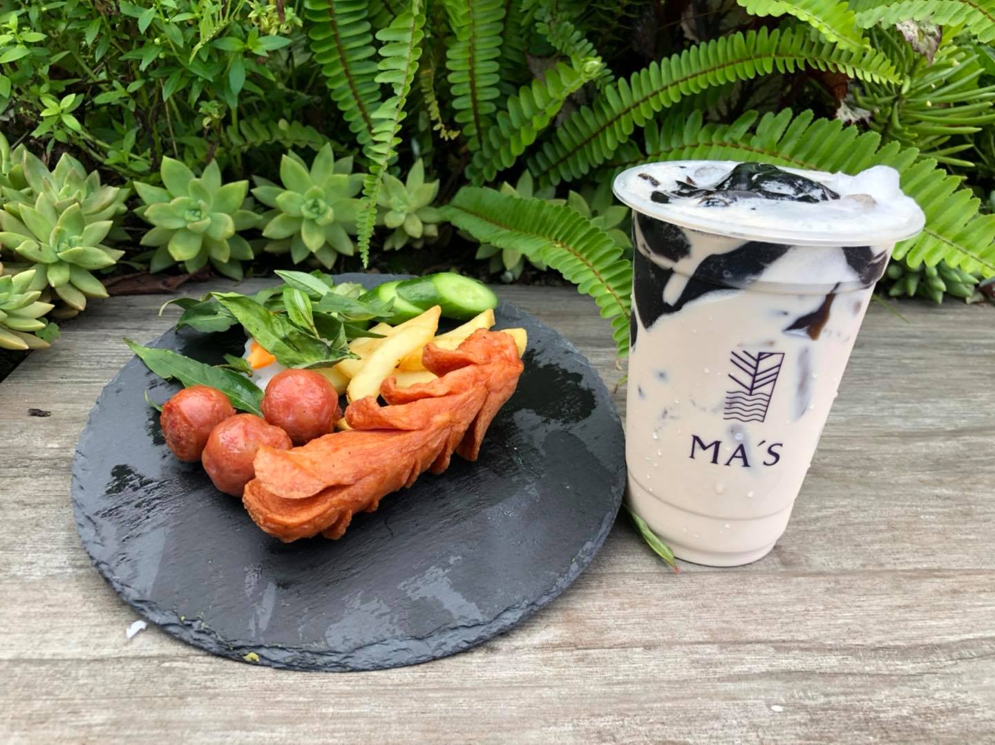 Join Ma's Milktea & Gelato to eat Italian ice cream in Japan in Da Lat city 13