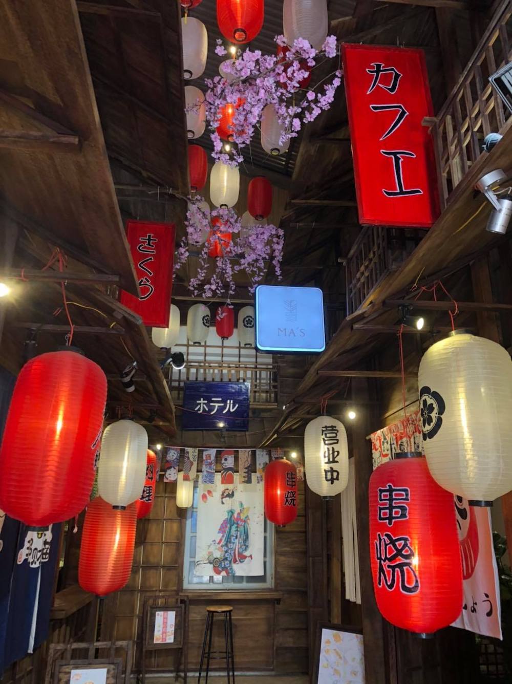 Join Ma's Milktea & Gelato to eat Italian ice cream in Japan in Da Lat city 6