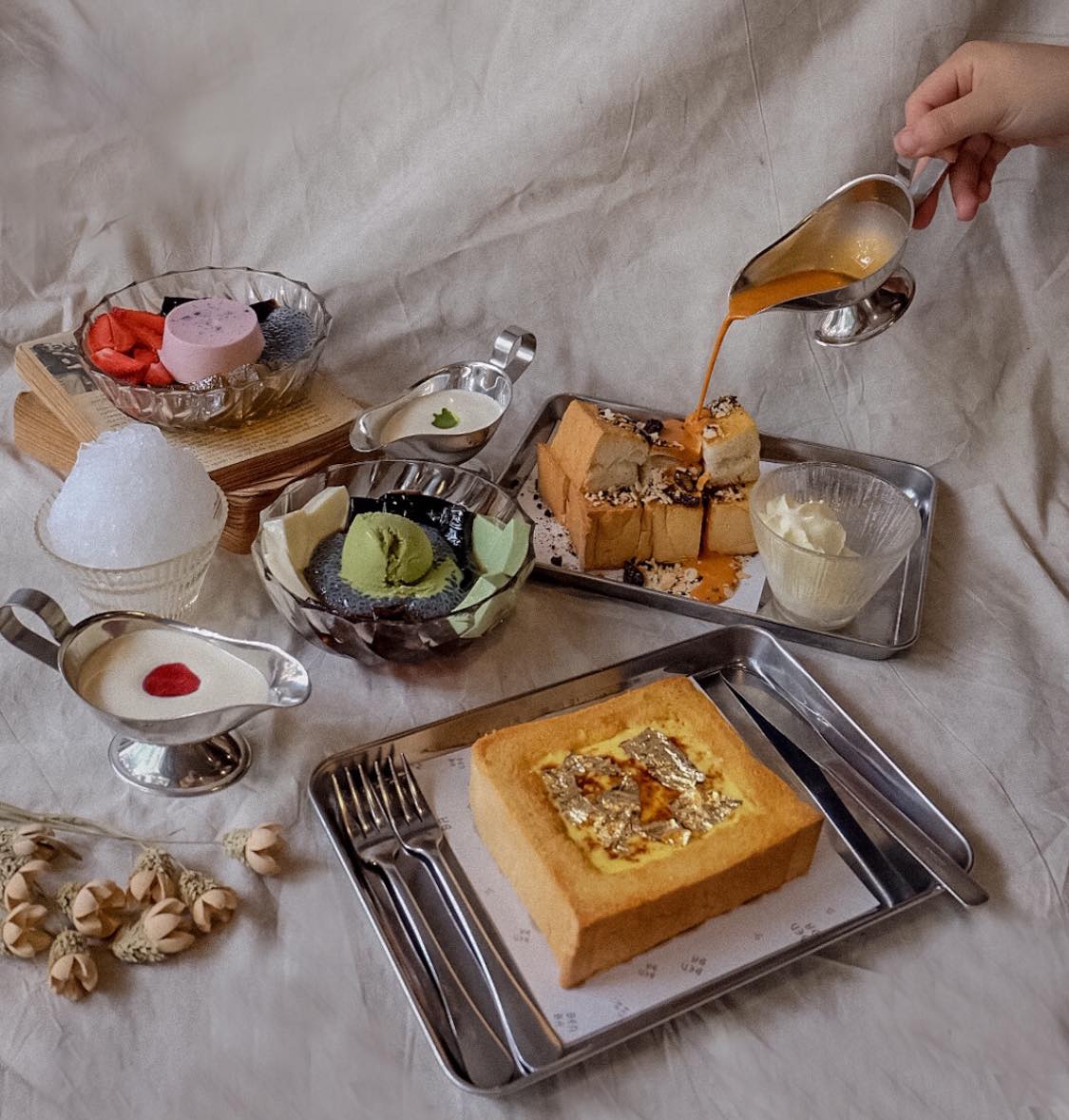 Join Vietnamtravelio to learn about Den Da Coffee & Dessert - Da Nang Branch 4