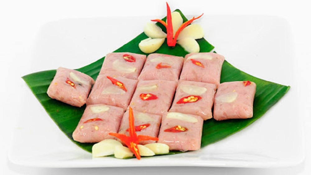 Hue sour spring rolls specialties - Popular delicacies during Tet holidays in Hue 2
