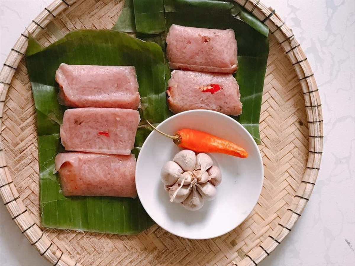 Hue sour spring rolls specialties - Popular delicacies during Tet holidays in Hue 4