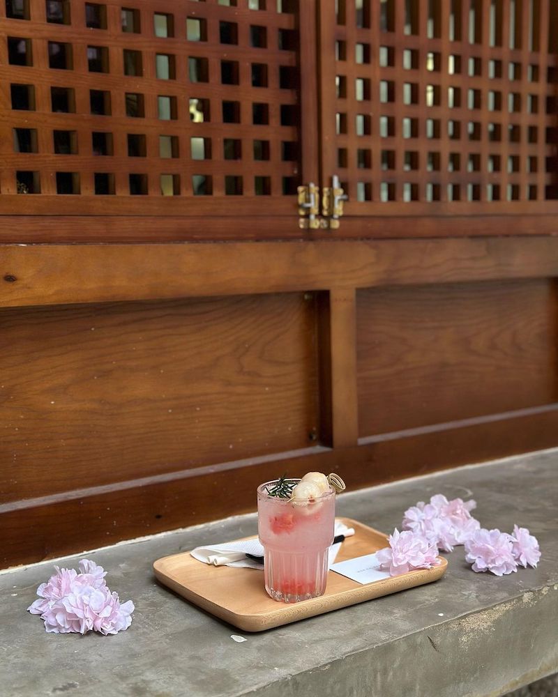 What's on at Daeshim Coffee, a cute Korean-themed coffee shop 17