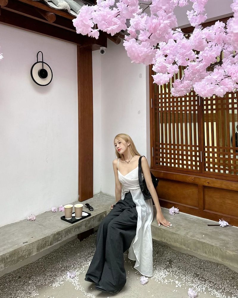 What's at Daeshim Coffee, a cute Korean-themed coffee shop 5