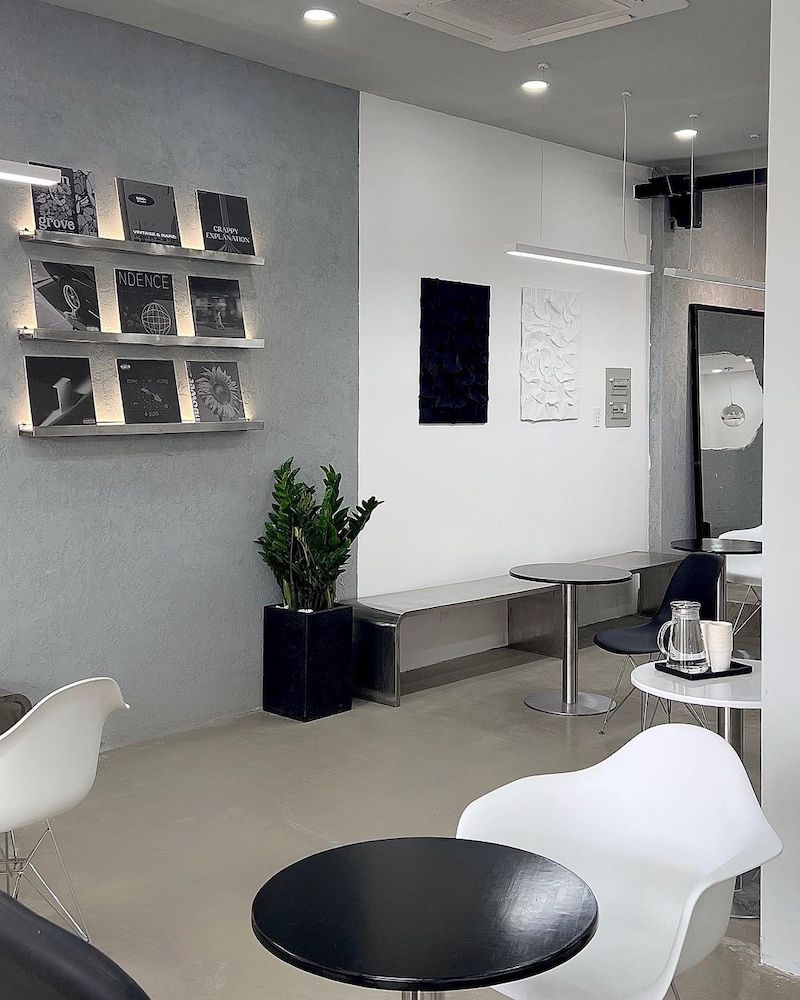 What's at Daeshim Coffee, a cute Korean-themed coffee shop 10