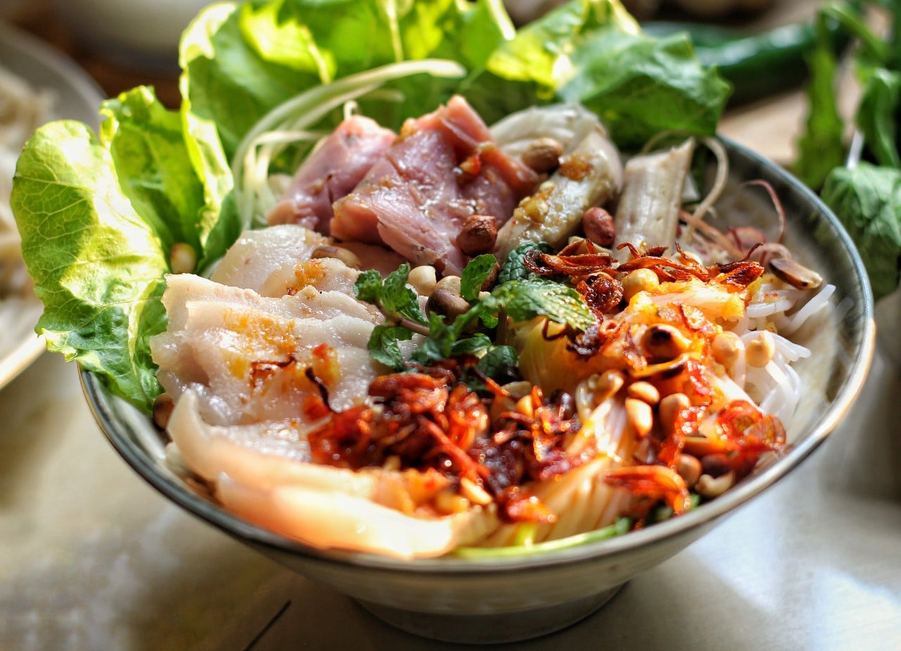 Immerse yourself in the culinary space with Ngoc Da Nang fish sauce vermicelli 3