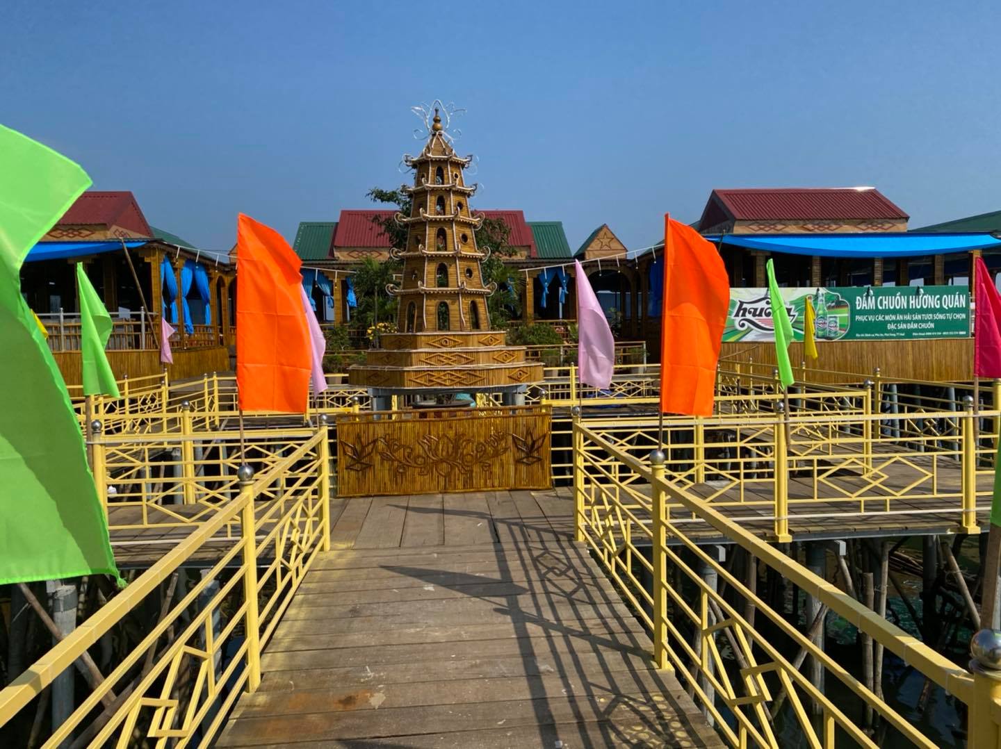 Dam Chuon Huong Quan - Restaurant specializing in seafood in Hue 2