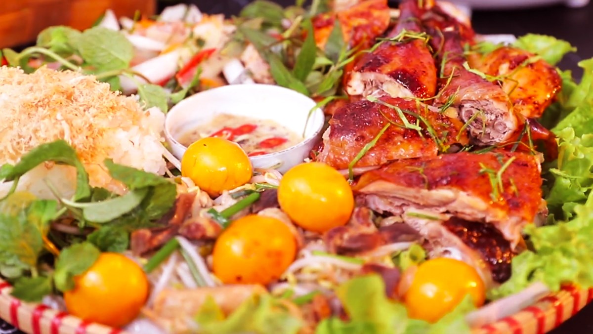 Dam Chuon Huong Quan - Restaurant specializing in seafood in Hue 8