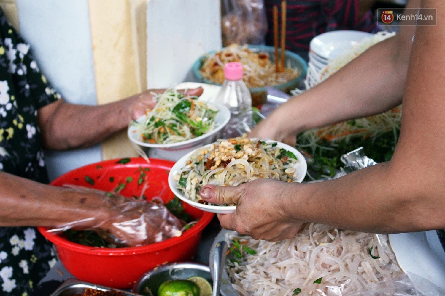 Rich flavor of Da Nang mixed jackfruit - Famous yet rustic delicacy 4
