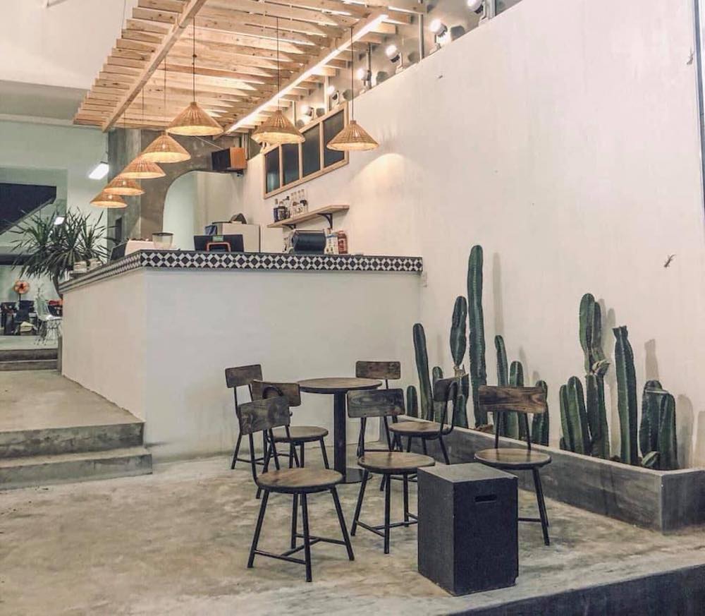 If you are passionate about minimalist style, remember to save the address of OO Cafe Hue 3