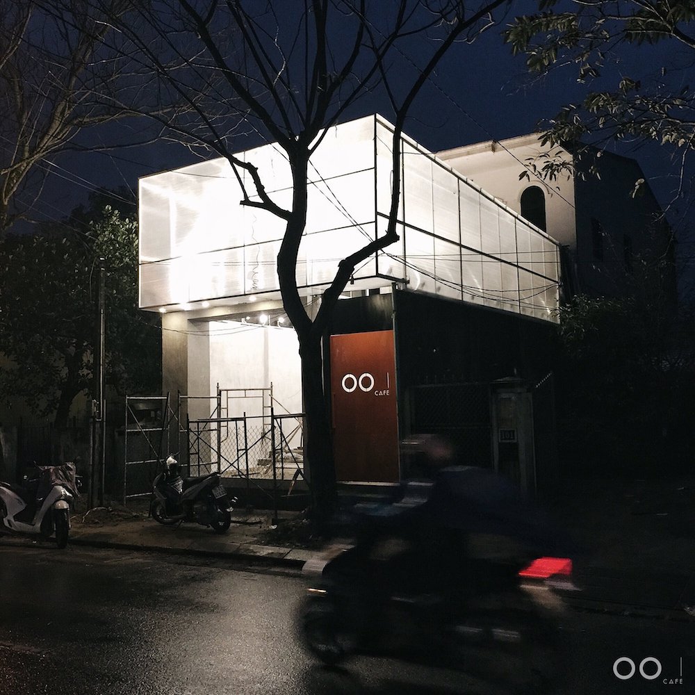 If you are passionate about minimalist style, remember to save the address of OO Cafe Hue 4