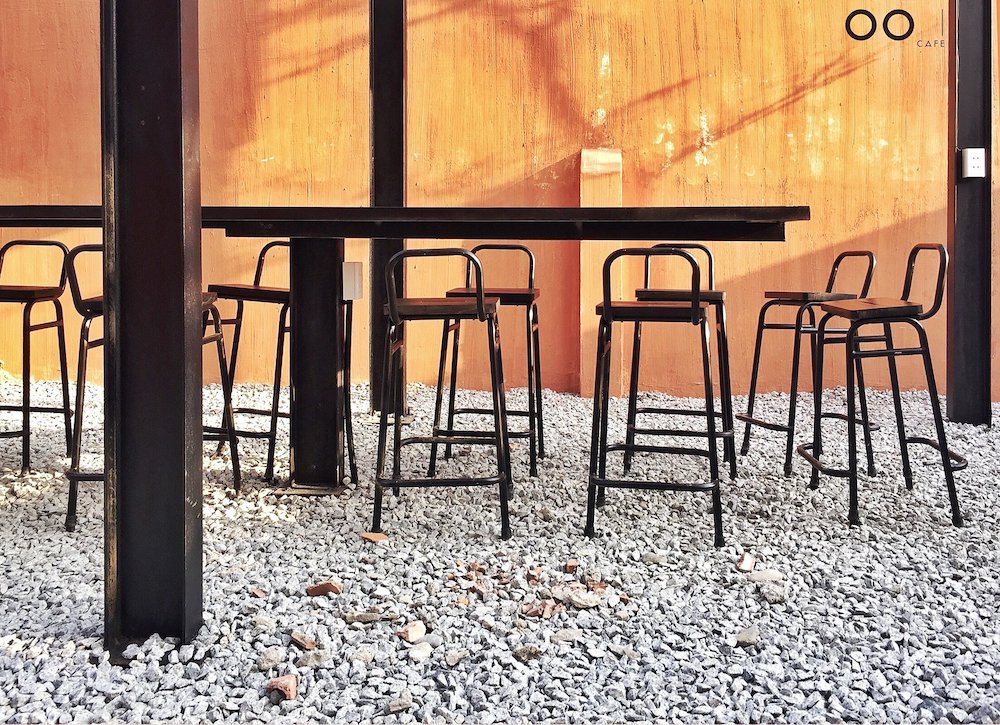 If you are passionate about minimalist style, remember to save the address of OO Cafe Hue 7