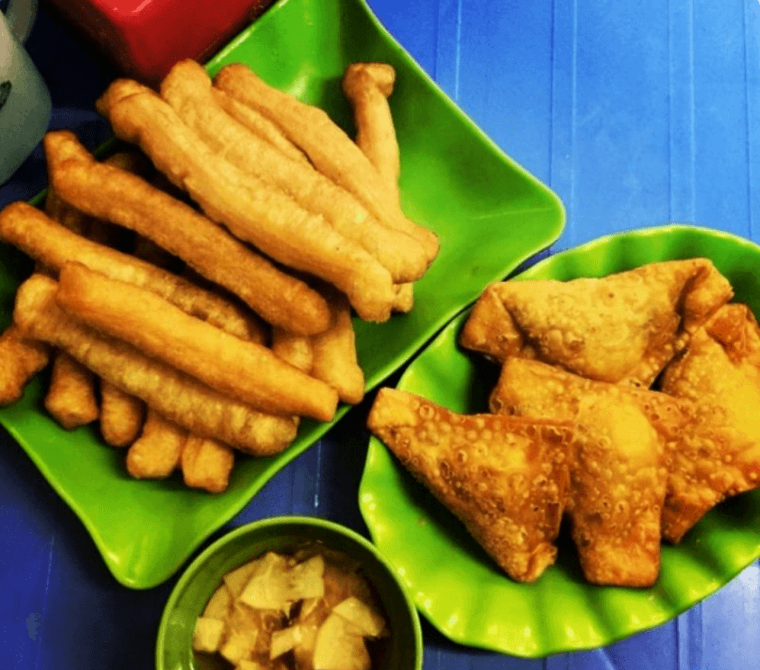 Take each other out to eat at 10 hot street food restaurants in Hanoi to make the cold season warmer 9