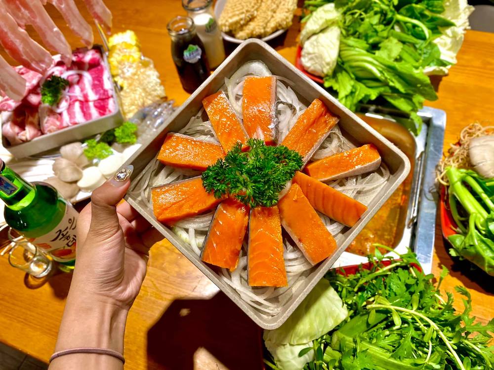 Let Vietnamtravelio take you to the top 8 delicious hot pot restaurants in Da Lat 10