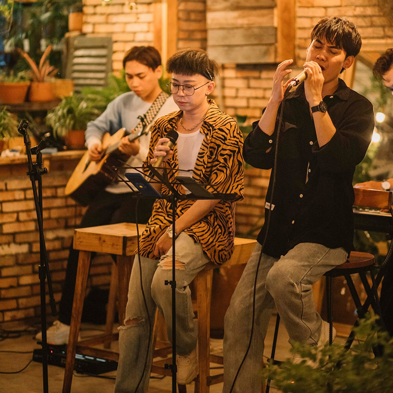 Visit Thuong Rooftop to see the full view of Saigon at night