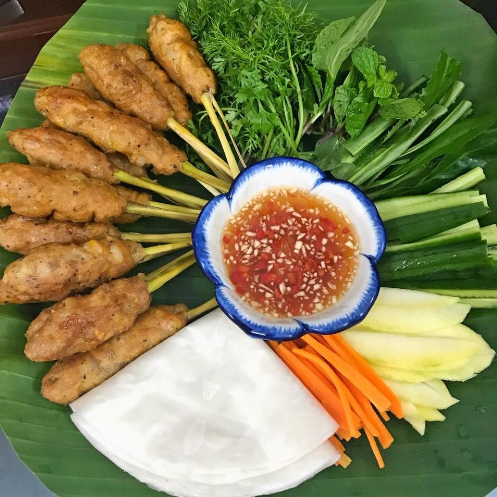When you come to the Ancient Capital, you must enjoy Hue's famous spring rolls 3