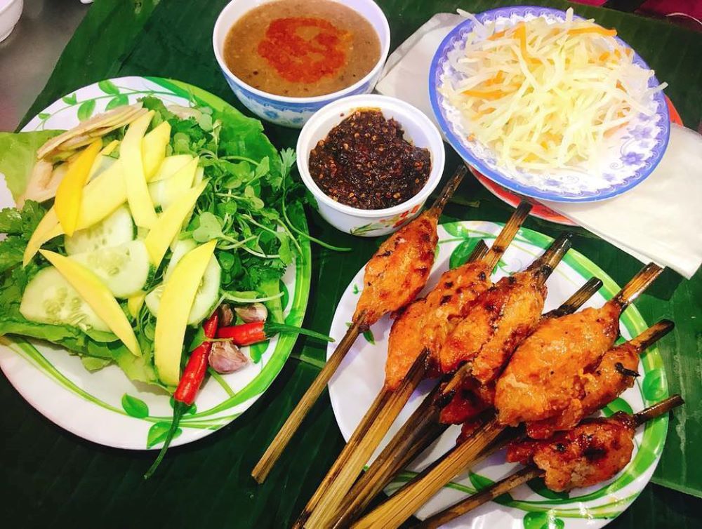 When you come to the Ancient Capital, you must enjoy Hue's famous spring rolls 5