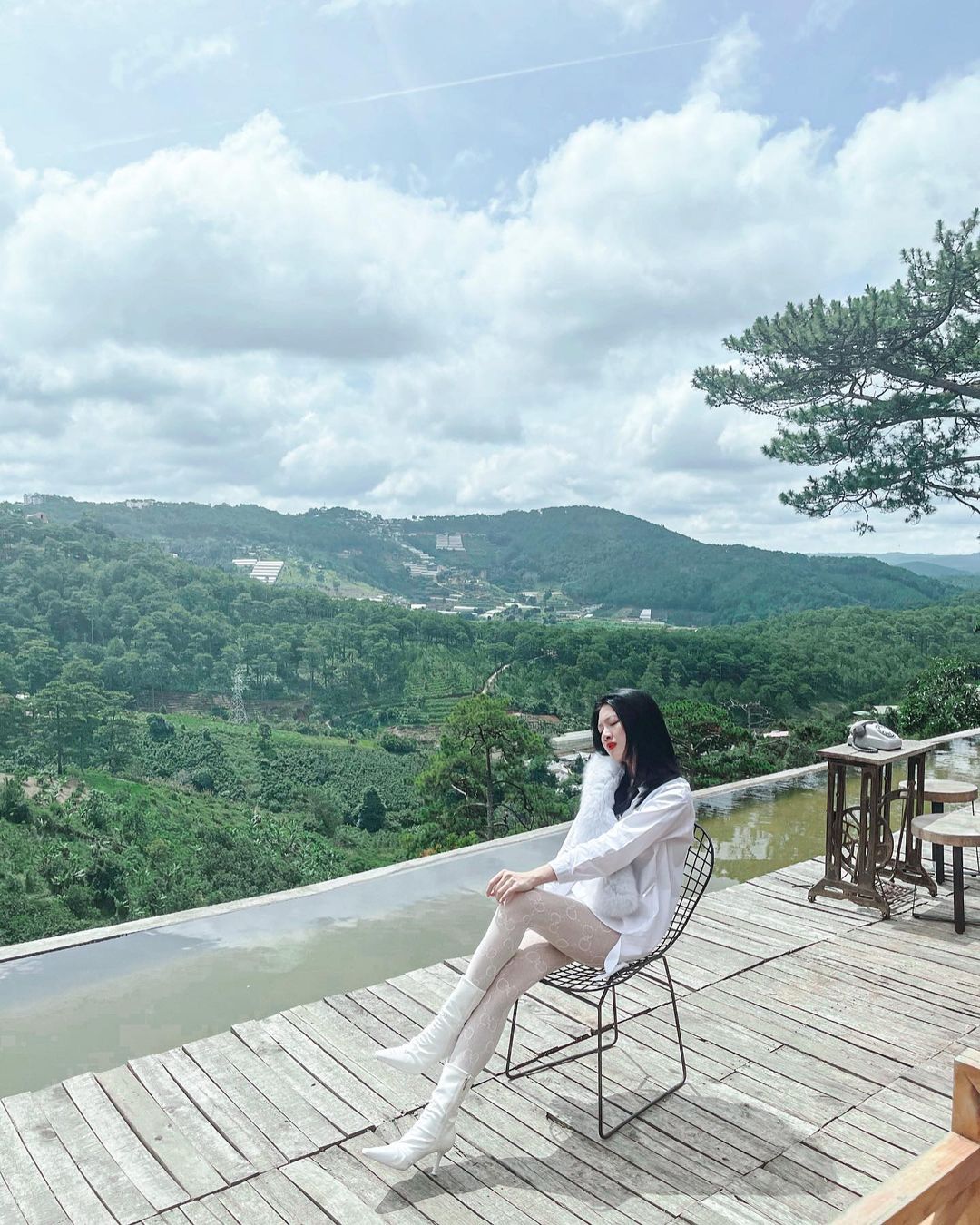 Come to Da Lat Mountain View coffee to experience the Nordic space next to the dreamy mountains and hills 12