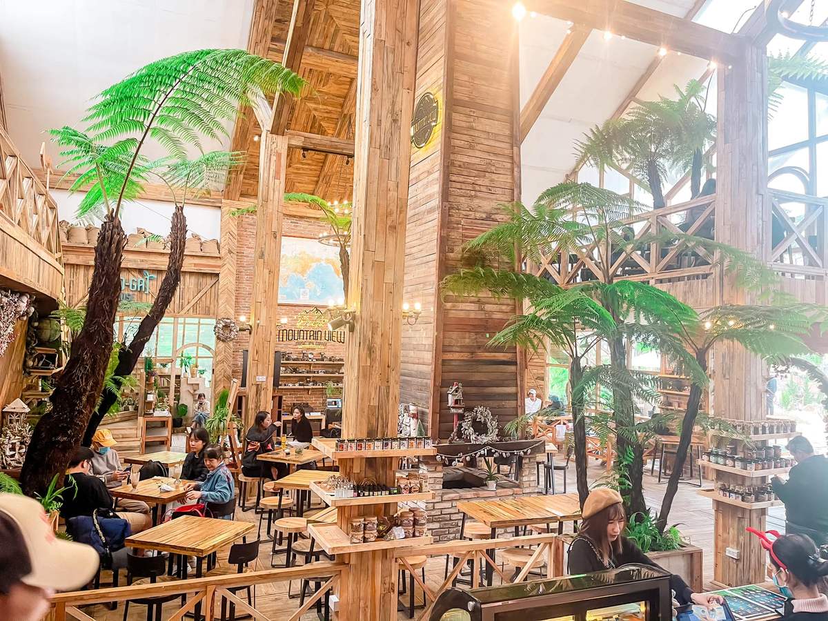 Come to Da Lat Mountain View coffee to experience the Nordic space next to the dreamy mountains and hills 6