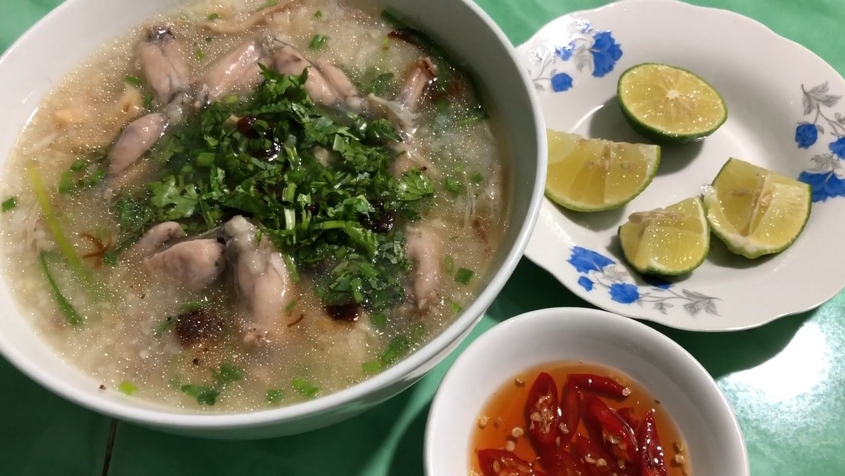 Come to Hue to enjoy copper imitation - Hue specialty every time Spring comes