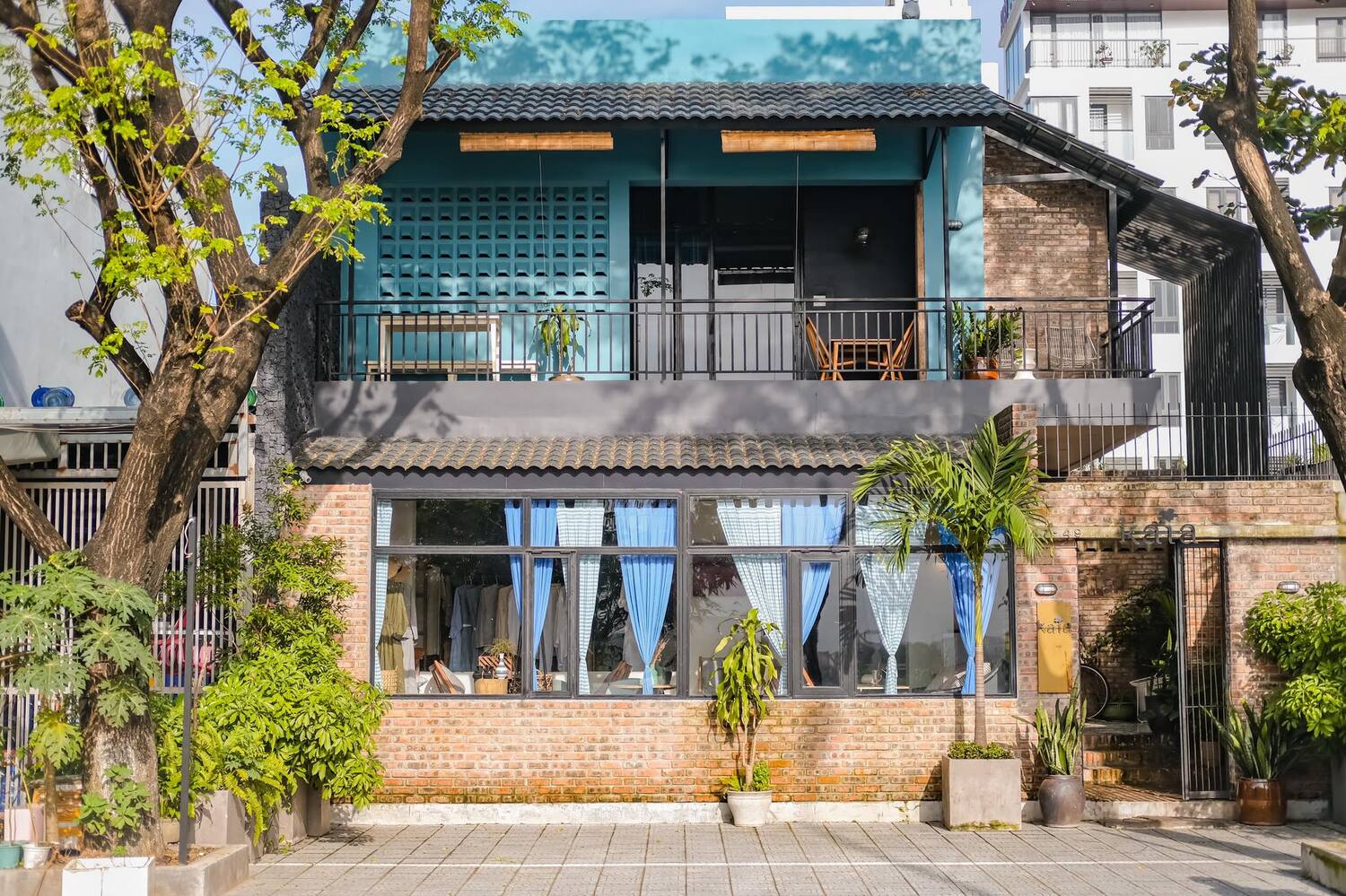 Come to KAIA Concept I Mar Rojo Cafe to find a small, peaceful, vintage corner in the middle of Da Nang 2