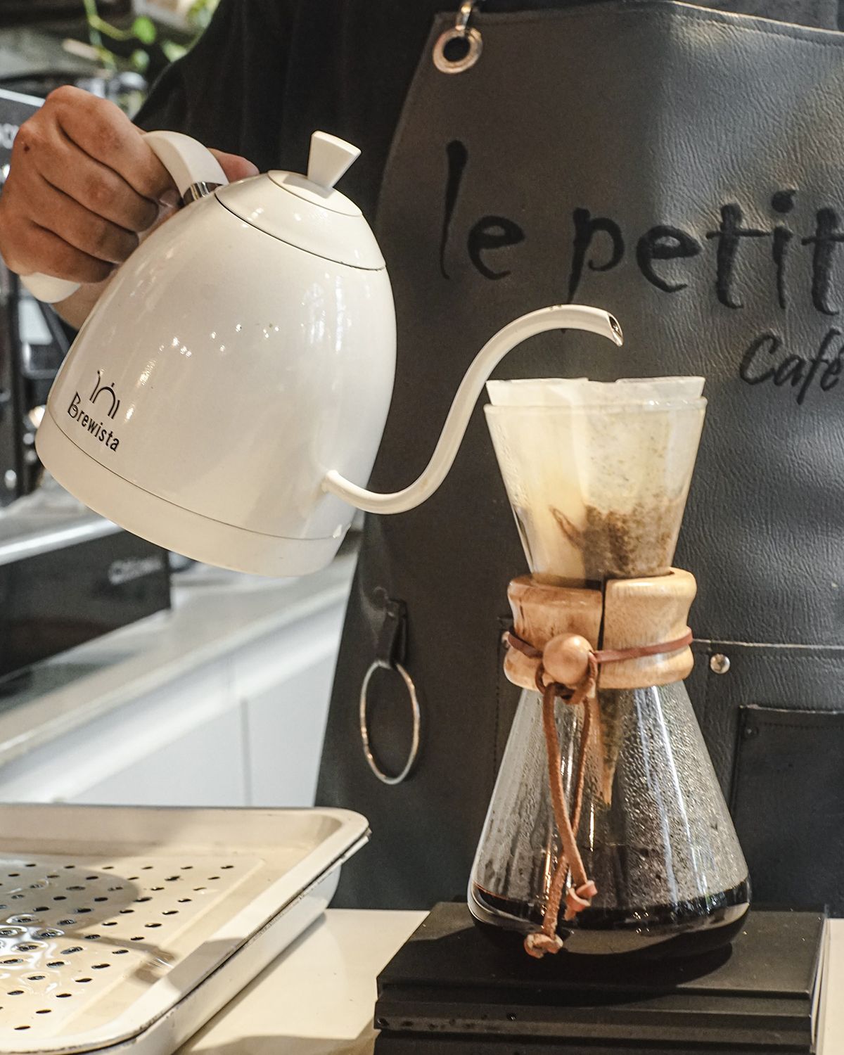 Coming to Le Petit Café, sitting in every corner produces photos with millions of likes