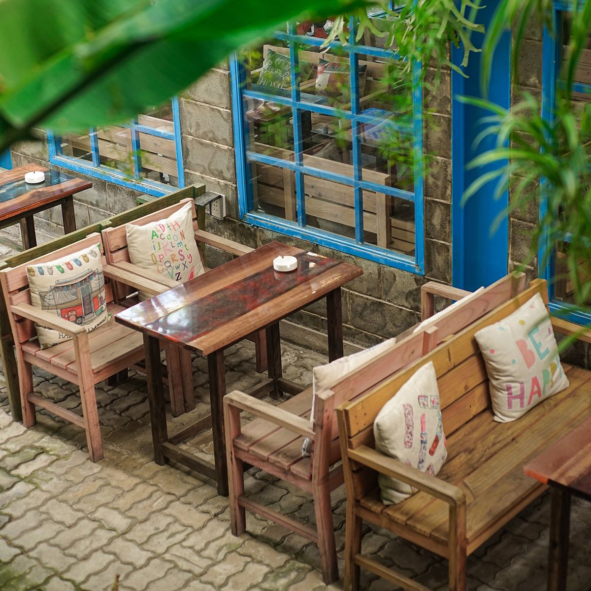 Coming to Le Petit Café, sitting in every corner produces photos with millions of likes