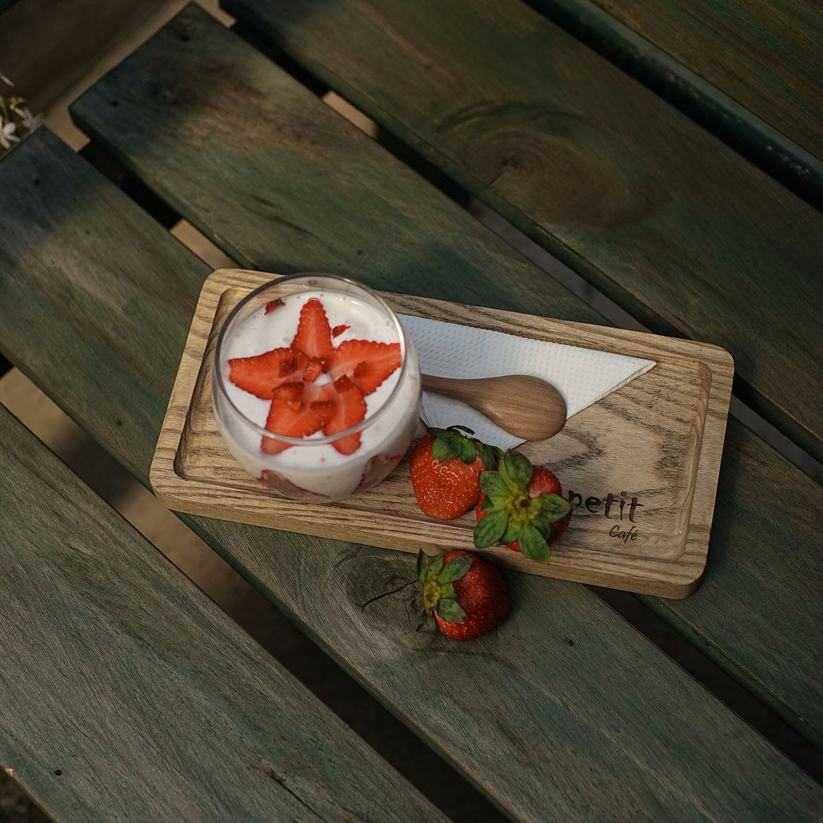 Coming to Le Petit Café, sitting in every corner produces photos with millions of likes