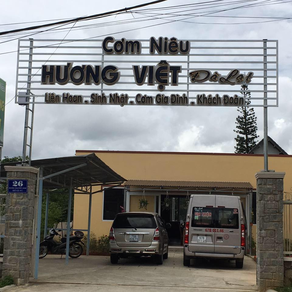 Come to Huong Viet rice cooker restaurant to gather around a cozy family meal in the heart of Da Lat 2