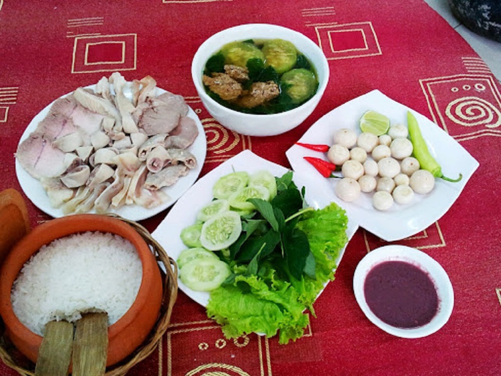 Go to Lua Viet rice pot restaurant to gather around the family dinner table 2