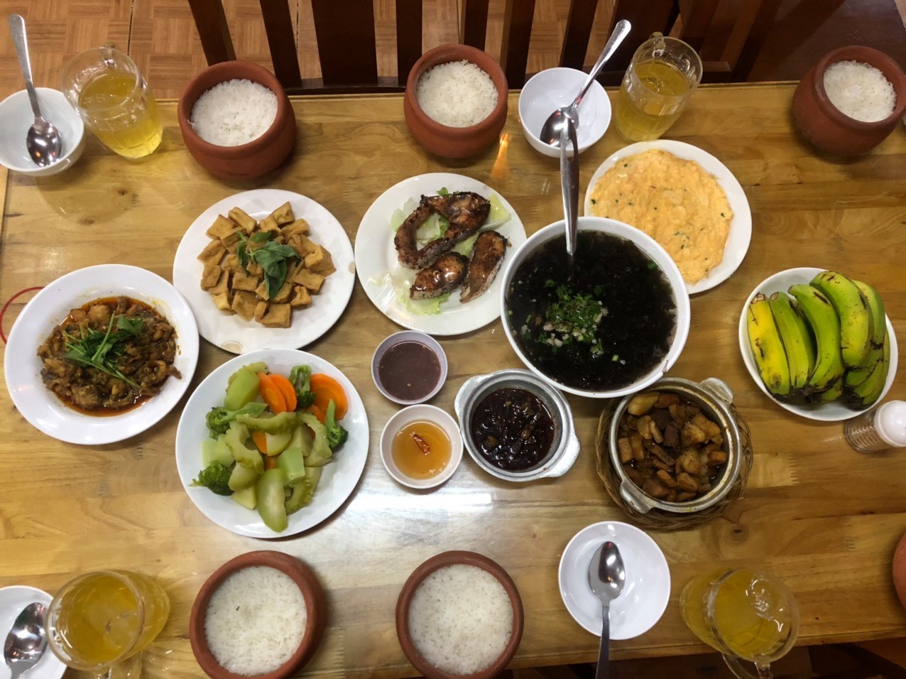 Go to Lua Viet rice pot restaurant to gather around the family dinner table 4