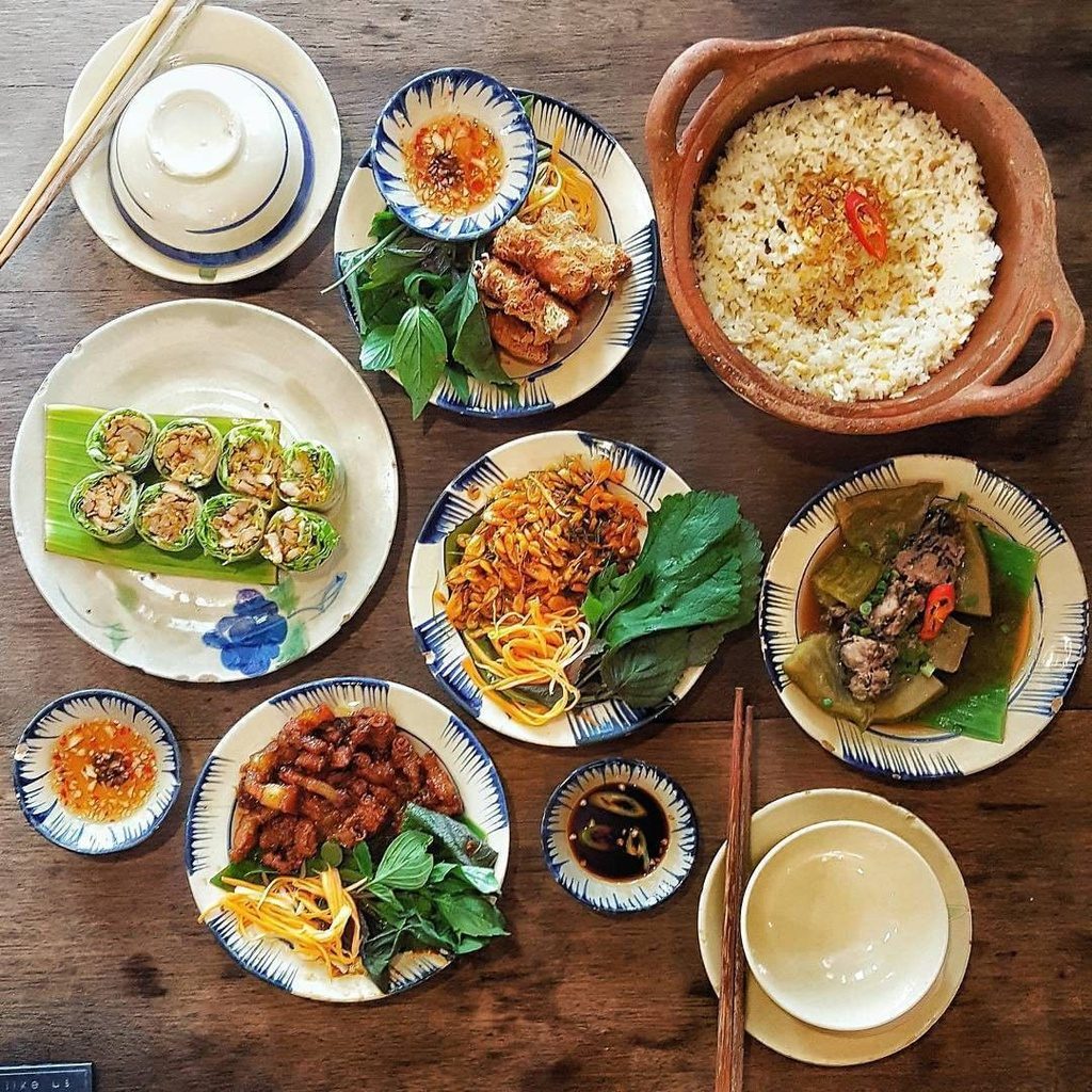 Go to Lua Viet rice pot restaurant to gather around the family dinner table 6