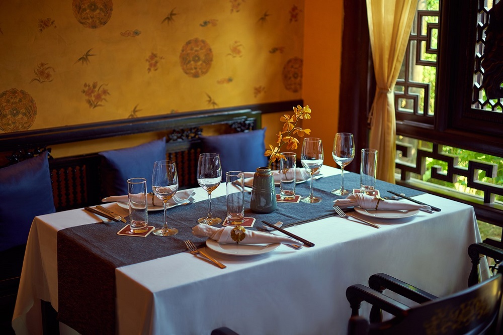 Come to Hue Co restaurant to enjoy delicious Hue royal dishes together 2
