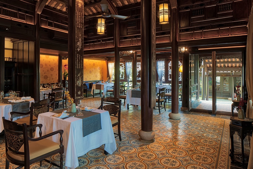 Come to Hue Co restaurant to enjoy delicious Hue royal dishes together 3