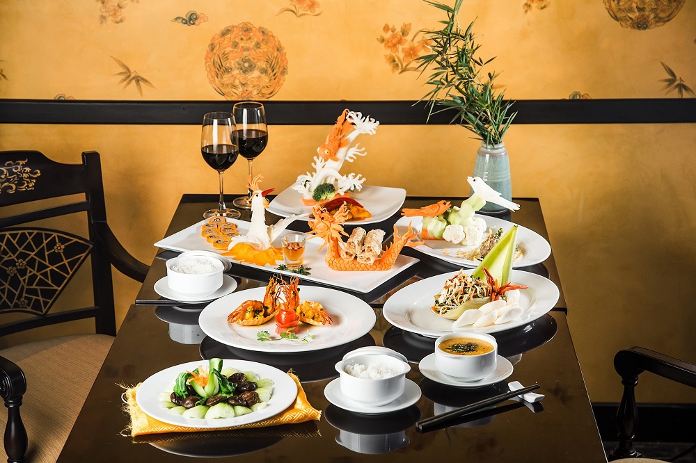 Come to Hue Co Restaurant to enjoy delicious Hue royal dishes together 7