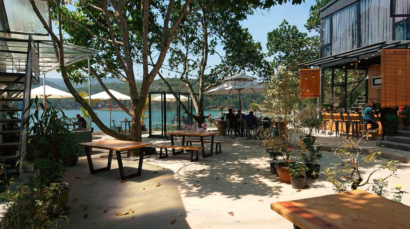 Come to The Seen House Coffee and see Tuyen Lam Lake as beautiful as a watercolor painting 3