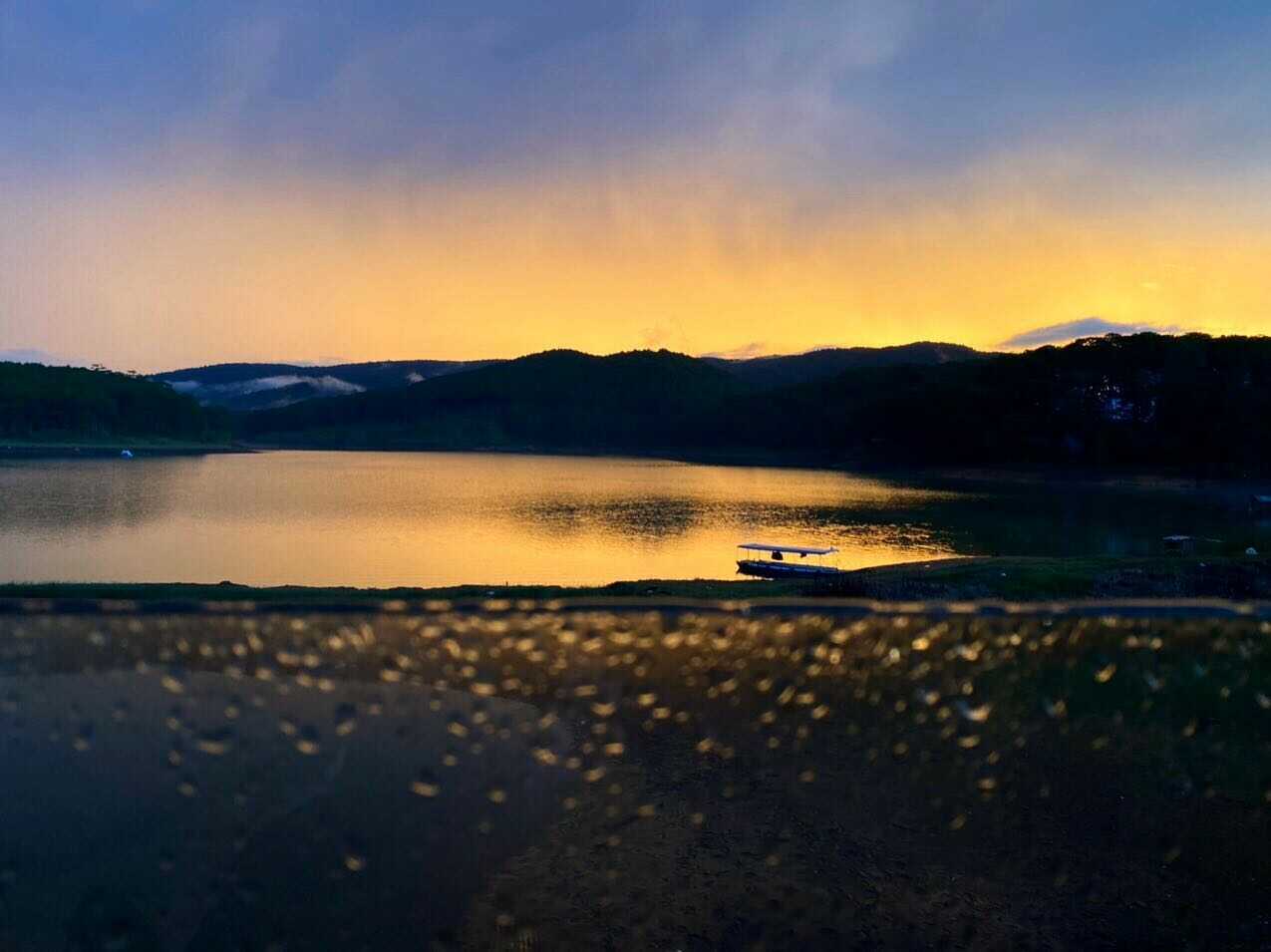 Come to The Seen House Coffee and see Tuyen Lam Lake as beautiful as a watercolor painting 13