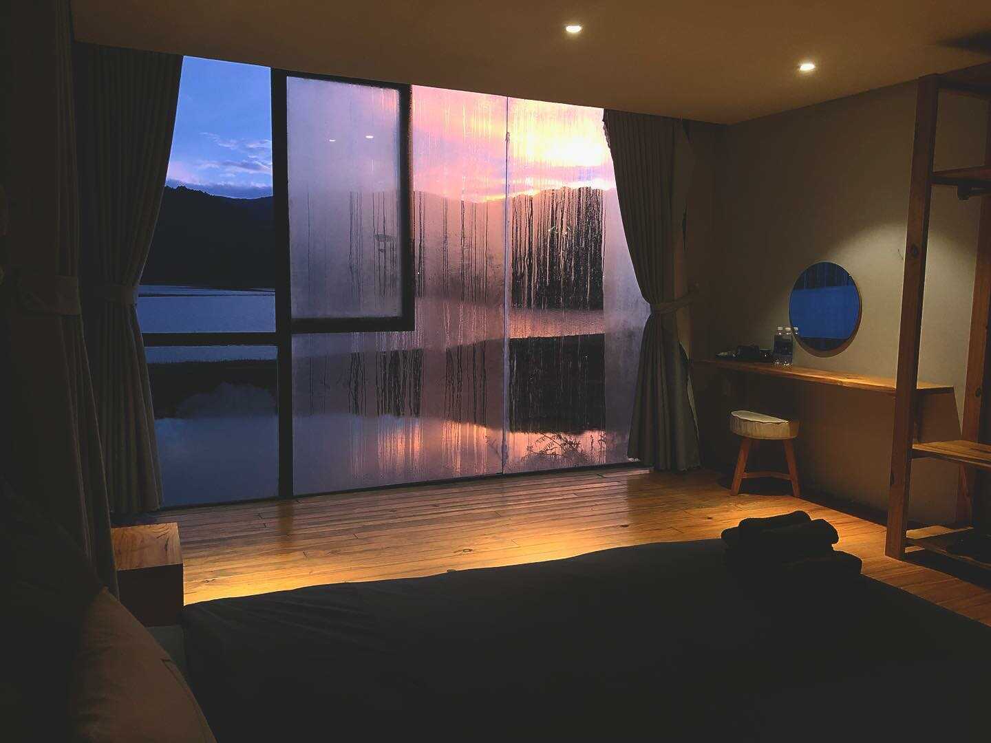 Come to The Seen House Coffee and see Tuyen Lam Lake as beautiful as a watercolor painting 17