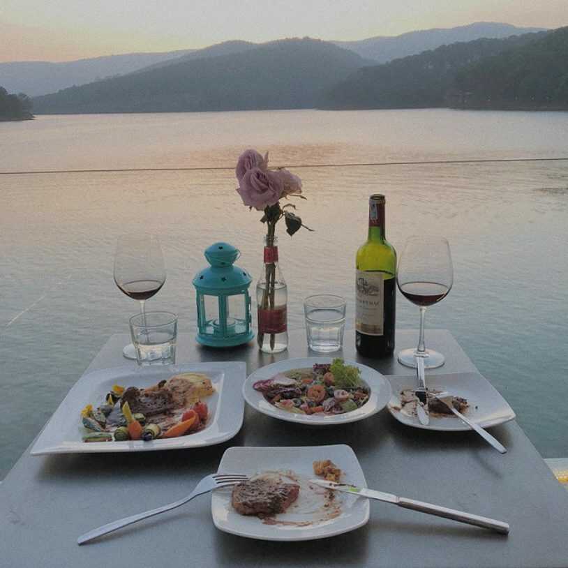 Come to The Seen House Coffee and see Tuyen Lam Lake as beautiful as a watercolor painting 22