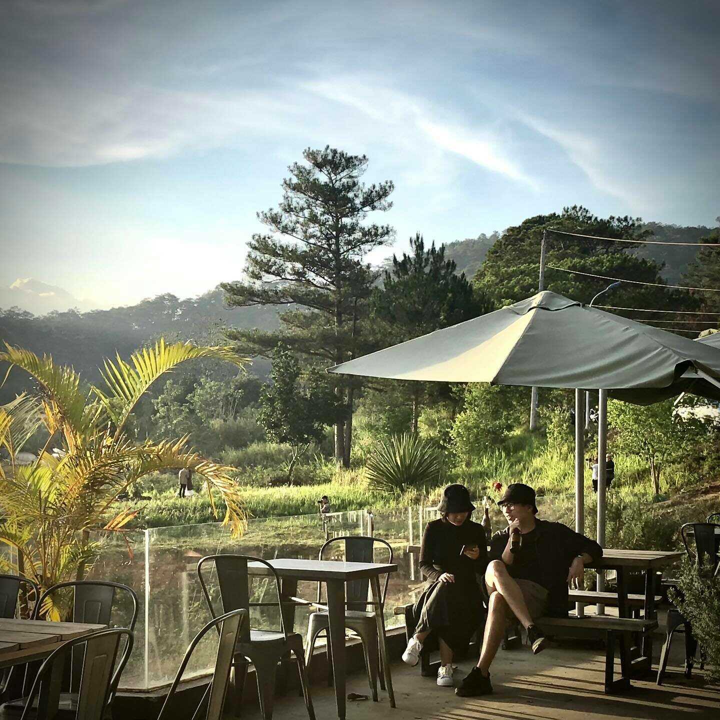 Come to The Seen House Coffee and see Tuyen Lam Lake as beautiful as a watercolor painting 23
